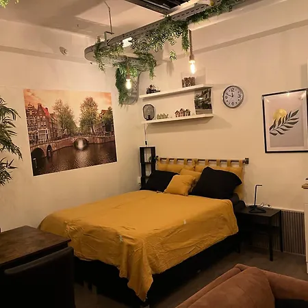 דירה The No Windows 20 Minutes By Bus To Downtown Amsterdam