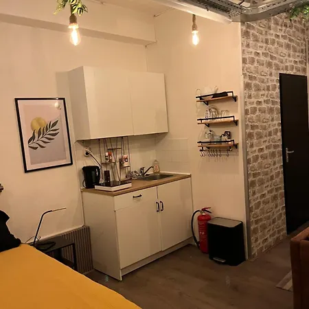 The No Windows 20 Minutes By Bus To Downtown Amsterdam *