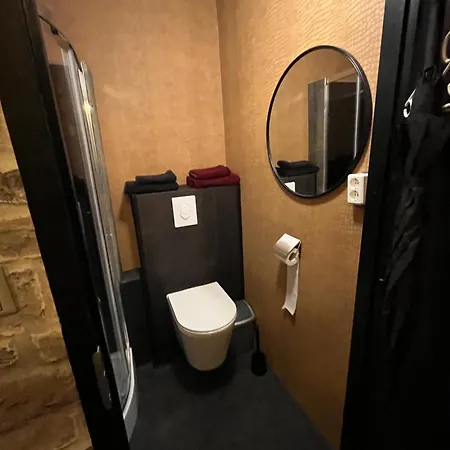 The No Windows 20 Minutes By Bus To Downtown Amsterdam Lejlighed *